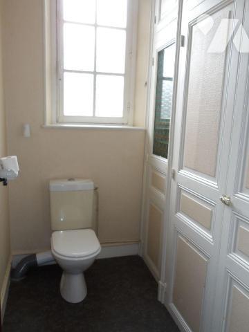 A BOUSSAC (23) CREUSE, maison de caractère élevée sur garage, cave et buanderie/chaufferie d'un...