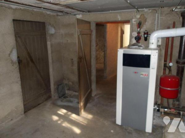 A BOUSSAC (23) CREUSE, maison de caractère élevée sur garage, cave et buanderie/chaufferie d'un...