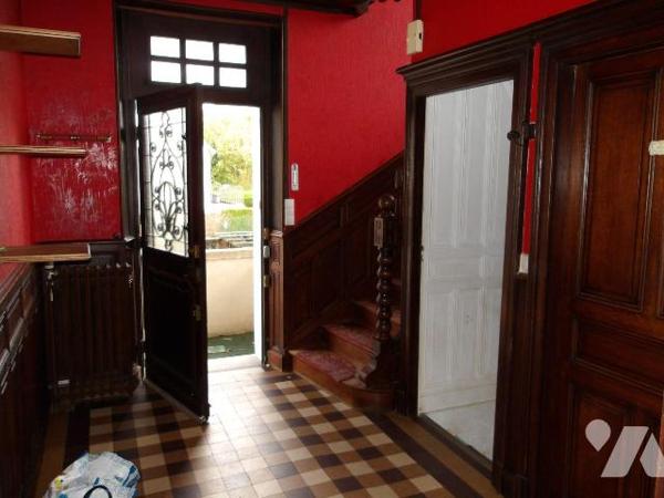 A BOUSSAC (23) CREUSE, maison de caractère élevée sur garage, cave et buanderie/chaufferie d'un...