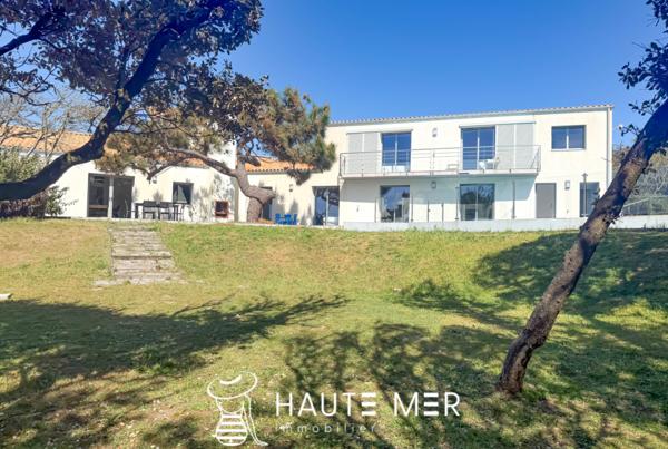 GUINGUETTE – Villa T8 avec piscine face à l’océan