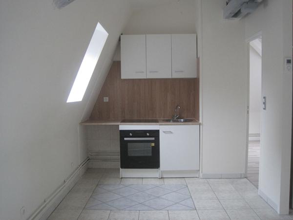A LOUER APPARTEMENT PROCHE CENTRE VILLE  ET GARE ST QUENTIN 02100