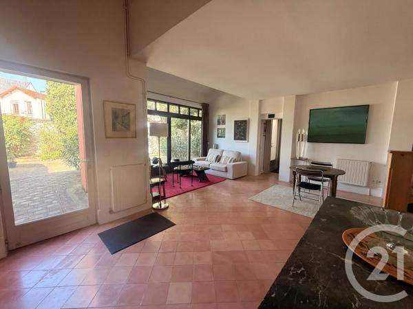 Maison à vendre  2 pièces - 71,80 m 2   VILLEJUIF  - 94