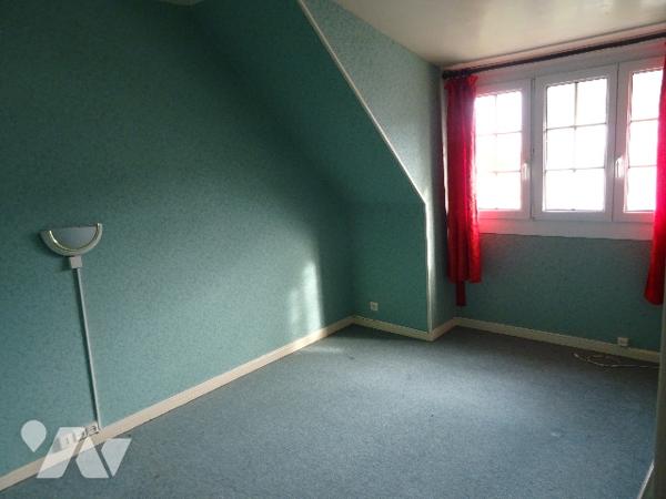 ORIGNY SAINTE BENOITE 

Maison 3 chambres, jardin et garage.