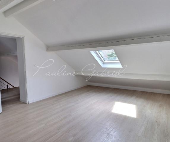 Maison rénovée à Sainte-Cécile, 4 chambres, sous-sol complet, jardin