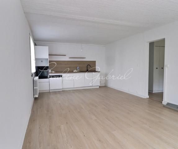 Maison rénovée à Sainte-Cécile, 4 chambres, sous-sol complet, jardin