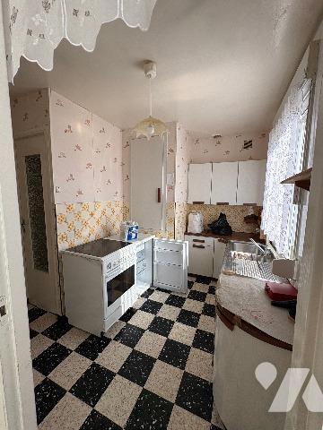 Dans un environnement paisible, découvrez en exclusivité cette maison individuelle à rénover,