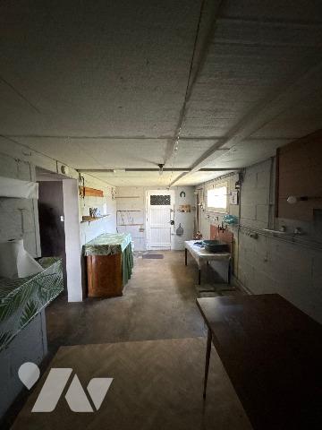 Dans un environnement paisible, découvrez en exclusivité cette maison individuelle à rénover,