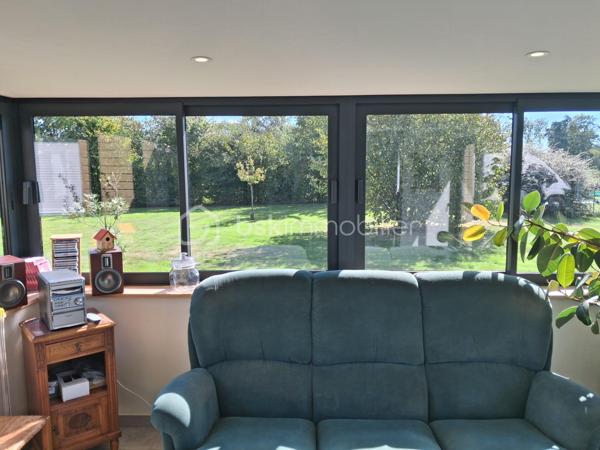 LE MOLAY-LITTRY – UNE MAISON RARE, ENTRE CAMPAGNE ET COMMODITÉS
👌À pied du Super U et des commerces, découvrez cette maison d’habitation en ossature bois construite en 2010, nichée au cœur d’un magnifique jardin clos et arboré de 1 500 m².

😎Un bien rare sur le marché, qui réunit une qualité de vie particulièrement recherchée : le calme et l’environnement verdoyant de la campagne, tout en profitant des commodités du centre-ville à quelques pas à pied.

😍Dès l’entrée, la maison séduit par son ambiance chaleureuse et sa belle luminosité. Le rez-de-chaussée s’ouvre sur un agréable séjour/salon avec cuisine ouverte, aménagée et équipée, formant un espace de vie convivial et fonctionnel.

🚨Mais la véritable pièce maîtresse de cette maison est sans conteste sa magnifique véranda. Dans le prolongement naturel du séjour, elle offre un espace de vie supplémentaire particulièrement agréable, baigné de lumière et ouvert sur le jardin. Avec sa vue imprenable sur la végétation et les extérieurs, elle devient naturellement le cœur de la maison, été comme hiver.

🛌Le rez-de-chaussée bénéficie également d’un véritable confort de vie avec une chambre disposant d'une suite parentale . Une arrière-cuisine, faisant également office de dégagement ou de buanderie, un wc indépendant complète cet espace.

🛌À l’étage, un couloir dessert trois pièces polyvalentes, pouvant être aménagées selon vos besoins en chambres d’appoint, bureaux, espaces télétravail, salle de jeux ou chambres d’enfants et une salle d’eau, actuellement à terminer, vient compléter ce niveau. Elles sont en train de se refaire une beauté. Elles seront peintes en blanc. Travaux en cours.!!!

🏡À l’extérieur, vous profiterez pleinement d’un terrain clos de 1 500 m², joliment arboré, bien exposé et offrant de nombreux espaces pour profiter des beaux jours.

La propriété dispose également d’un carport et d’un abri de jardin, apportant des solutions de stationnement et de rangement appréciables.

LES + QUI FONT LA DIFFÉRENCE
✅Emplacement privilégié au Molay-Littry
✅A proximité du collège
✅Super U et commodités accessibles à pied ou en voiture
✅Maison en ossature bois de 2010
✅Magnifique véranda, véritable pièce maîtresse de la maison
✅Vue dégagée et apaisante sur le jardin
✅Vie de plain-pied 
✅3 pièces supplémentaires à l’étage, aux usages multiples
✅Terrain clos, arboré et bien exposé de 1 500 m²
✅Carport et abri de jardin
✅DPE classé C

Maison nécessitant essentiellement un rafraîchissement, sans travaux structurels à prévoir
Une maison qui offre un cadre de vie devenu rare : profiter de la nature, de l’espace et du calme d’un grand jardin, tout en pouvant rejoindre les commerces du quotidien  en quelques minutes.

Un bien atypique et chaleureux, à découvrir sans tarder pour apprécier pleinement son potentiel et le charme exceptionnel de sa véranda. Il conviendra à de nombreux projets de vie = retraite paisible, un couple de primo-accédant, une famille avec des enfants, un investissement pour du locatif👌👌👌

A visiter sans tarder !!!

Prix 220 500 € FAI à la charge du vendeur
☎️07.65.67.70.58
📧s.gorregues@bskimmobilier.com
Les informations sur les risques auxquels ce bien est exposé sont disponibles sur le site Géorisques : www.georisques.gouv.fr
EI Stéphane Gorréguès
Mandataire indépendant en immobilier
Réseau BSK Immobilier
Immatriculé au RSAC de Coutances n 929936029000
#stephanegorreguesimmobilier
#opportunité #bienimmobilier #molaylittry
#stephanegorreguesbskimmobiliersaintloetenvirons