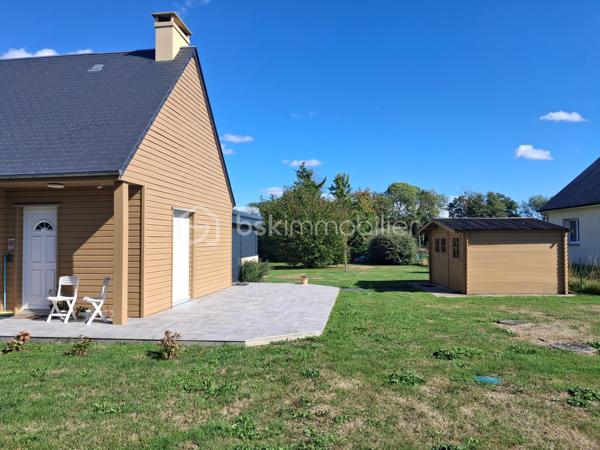LE MOLAY-LITTRY – UNE MAISON RARE, ENTRE CAMPAGNE ET COMMODITÉS
👌À pied du Super U et des commerces, découvrez cette maison d’habitation en ossature bois construite en 2010, nichée au cœur d’un magnifique jardin clos et arboré de 1 500 m².

😎Un bien rare sur le marché, qui réunit une qualité de vie particulièrement recherchée : le calme et l’environnement verdoyant de la campagne, tout en profitant des commodités du centre-ville à quelques pas à pied.

😍Dès l’entrée, la maison séduit par son ambiance chaleureuse et sa belle luminosité. Le rez-de-chaussée s’ouvre sur un agréable séjour/salon avec cuisine ouverte, aménagée et équipée, formant un espace de vie convivial et fonctionnel.

🚨Mais la véritable pièce maîtresse de cette maison est sans conteste sa magnifique véranda. Dans le prolongement naturel du séjour, elle offre un espace de vie supplémentaire particulièrement agréable, baigné de lumière et ouvert sur le jardin. Avec sa vue imprenable sur la végétation et les extérieurs, elle devient naturellement le cœur de la maison, été comme hiver.

🛌Le rez-de-chaussée bénéficie également d’un véritable confort de vie avec une chambre disposant d'une suite parentale . Une arrière-cuisine, faisant également office de dégagement ou de buanderie, un wc indépendant complète cet espace.

🛌À l’étage, un couloir dessert trois pièces polyvalentes, pouvant être aménagées selon vos besoins en chambres d’appoint, bureaux, espaces télétravail, salle de jeux ou chambres d’enfants et une salle d’eau, actuellement à terminer, vient compléter ce niveau. Elles sont en train de se refaire une beauté. Elles seront peintes en blanc. Travaux en cours.!!!

🏡À l’extérieur, vous profiterez pleinement d’un terrain clos de 1 500 m², joliment arboré, bien exposé et offrant de nombreux espaces pour profiter des beaux jours.

La propriété dispose également d’un carport et d’un abri de jardin, apportant des solutions de stationnement et de rangement appréciables.

LES + QUI FONT LA DIFFÉRENCE
✅Emplacement privilégié au Molay-Littry
✅A proximité du collège
✅Super U et commodités accessibles à pied ou en voiture
✅Maison en ossature bois de 2010
✅Magnifique véranda, véritable pièce maîtresse de la maison
✅Vue dégagée et apaisante sur le jardin
✅Vie de plain-pied 
✅3 pièces supplémentaires à l’étage, aux usages multiples
✅Terrain clos, arboré et bien exposé de 1 500 m²
✅Carport et abri de jardin
✅DPE classé C

Maison nécessitant essentiellement un rafraîchissement, sans travaux structurels à prévoir
Une maison qui offre un cadre de vie devenu rare : profiter de la nature, de l’espace et du calme d’un grand jardin, tout en pouvant rejoindre les commerces du quotidien  en quelques minutes.

Un bien atypique et chaleureux, à découvrir sans tarder pour apprécier pleinement son potentiel et le charme exceptionnel de sa véranda. Il conviendra à de nombreux projets de vie = retraite paisible, un couple de primo-accédant, une famille avec des enfants, un investissement pour du locatif👌👌👌

A visiter sans tarder !!!

Prix 220 500 € FAI à la charge du vendeur
☎️07.65.67.70.58
📧s.gorregues@bskimmobilier.com
Les informations sur les risques auxquels ce bien est exposé sont disponibles sur le site Géorisques : www.georisques.gouv.fr
EI Stéphane Gorréguès
Mandataire indépendant en immobilier
Réseau BSK Immobilier
Immatriculé au RSAC de Coutances n 929936029000
#stephanegorreguesimmobilier
#opportunité #bienimmobilier #molaylittry
#stephanegorreguesbskimmobiliersaintloetenvirons