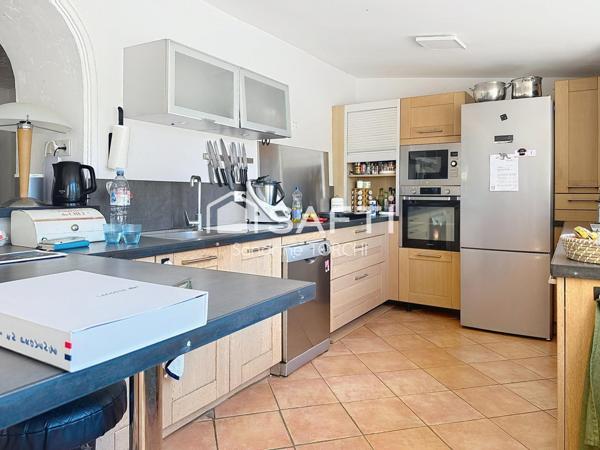 Villa 175 m² avec piscine et garage à Trans en Provence.