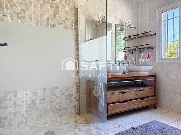 Villa 175 m² avec piscine et garage à Trans en Provence.