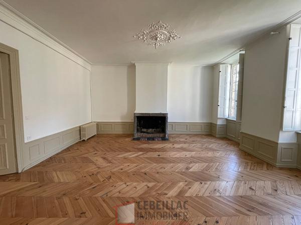 Très bel appartement T7 dans bâtisse de caractère avec parking