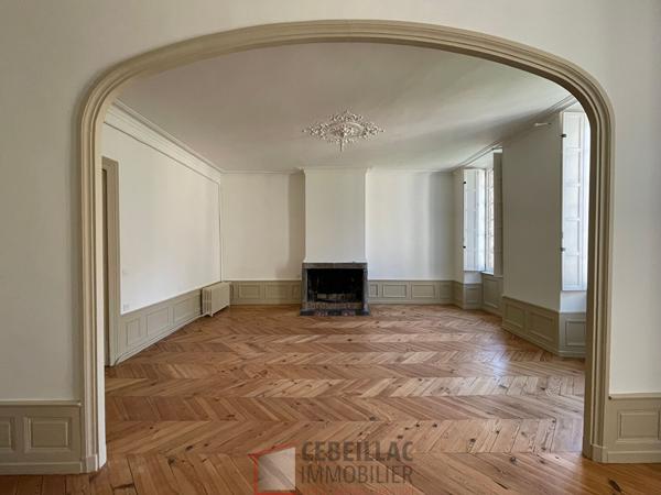Très bel appartement T7 dans bâtisse de caractère avec parking