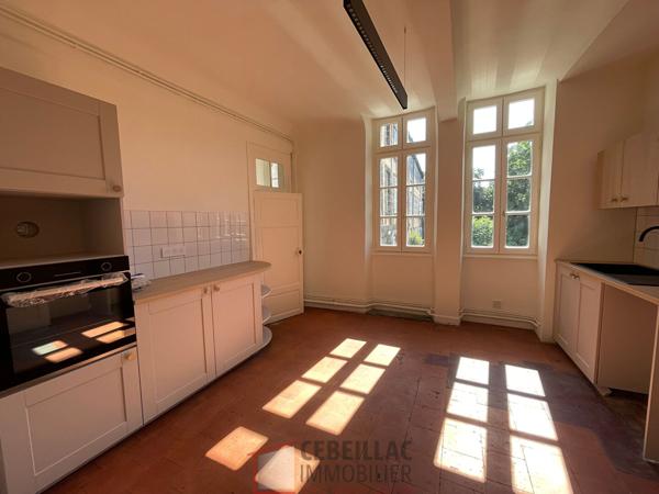 Très bel appartement T7 dans bâtisse de caractère avec parking