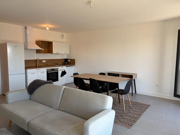 A louer - Appartement T4 meublé avec place de parking et balcon - Angers secteur Ney