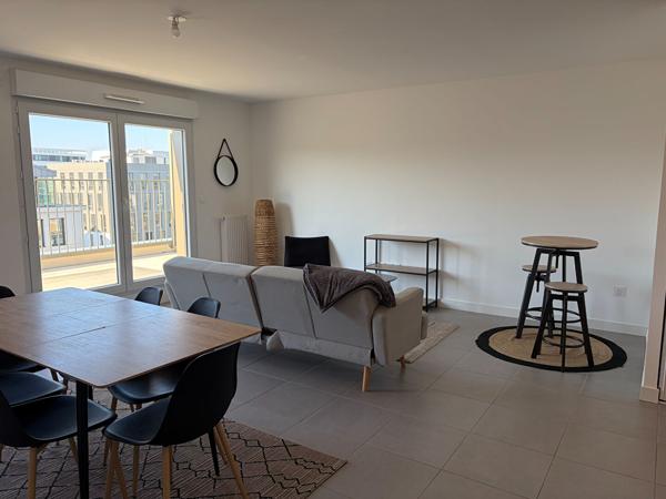 A louer - Appartement T4 meublé avec place de parking et balcon - Angers secteur Ney