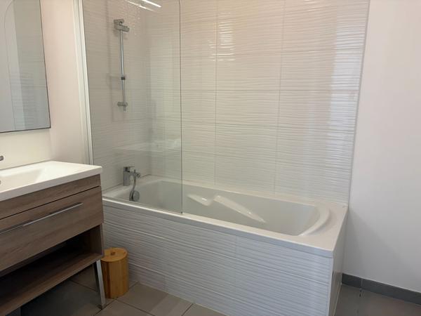 A louer - Appartement T4 meublé avec place de parking et balcon - Angers secteur Ney