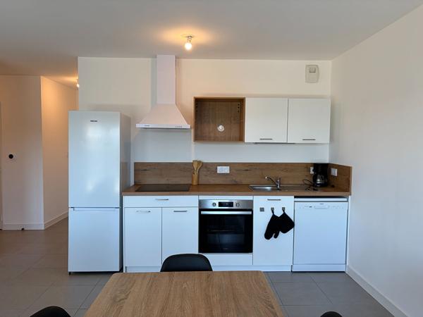 A louer - Appartement T4 meublé avec place de parking et balcon - Angers secteur Ney