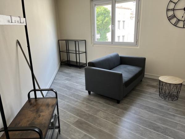 Appartement à louer 600 € CC Ruelle-sur-Touvre 2 p 28 m² DPE A