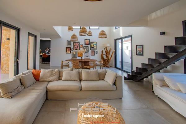 ROYAN LA ROCHE - UNE CONTEMPORAINE DE 2023 INSPIREE DU SUD