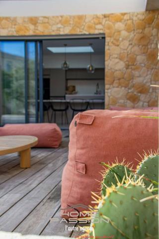 ROYAN LA ROCHE - UNE CONTEMPORAINE DE 2023 INSPIREE DU SUD