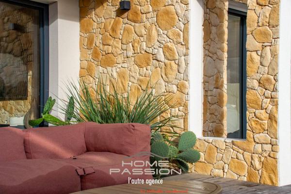 ROYAN LA ROCHE - UNE CONTEMPORAINE DE 2023 INSPIREE DU SUD