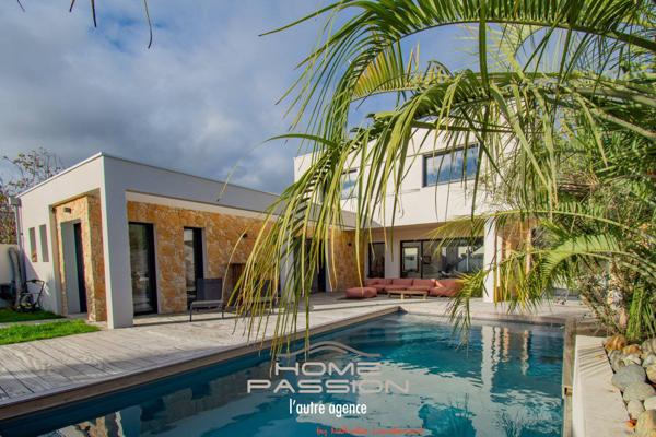 ROYAN LA ROCHE - UNE CONTEMPORAINE DE 2023 INSPIREE DU SUD