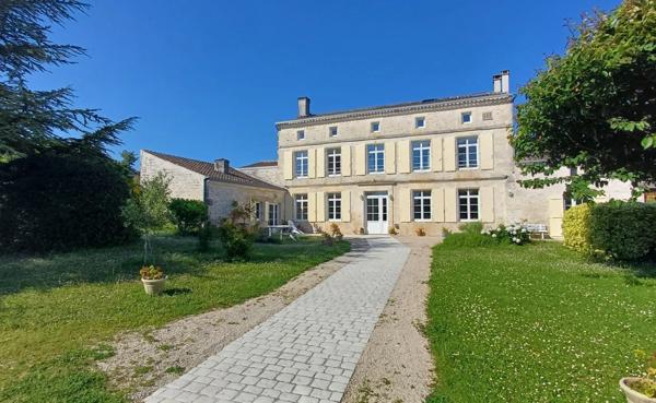 Propriete à vendre 13 pièces ROUILLAC (16) propriété d'env 314 m2 avec garages sur 4800 m2 de terrain