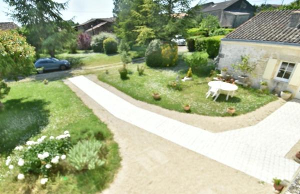 Propriete à vendre 13 pièces ROUILLAC (16) propriété d'env 314 m2 avec garages sur 4800 m2 de terrain