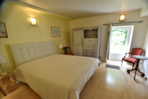 Propriete à vendre 13 pièces ROUILLAC (16) propriété d'env 314 m2 avec garages sur 4800 m2 de terrain