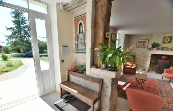 Propriete à vendre 13 pièces ROUILLAC (16) propriété d'env 314 m2 avec garages sur 4800 m2 de terrain