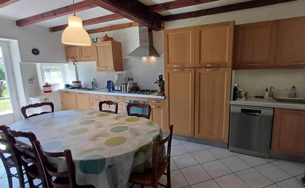 Propriete à vendre 13 pièces ROUILLAC (16) propriété d'env 314 m2 avec garages sur 4800 m2 de terrain