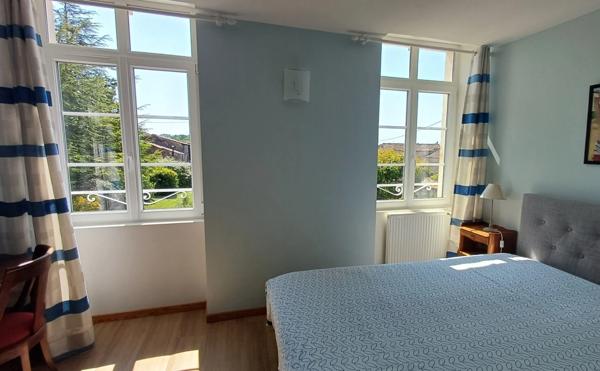 Propriete à vendre 13 pièces ROUILLAC (16) propriété d'env 314 m2 avec garages sur 4800 m2 de terrain