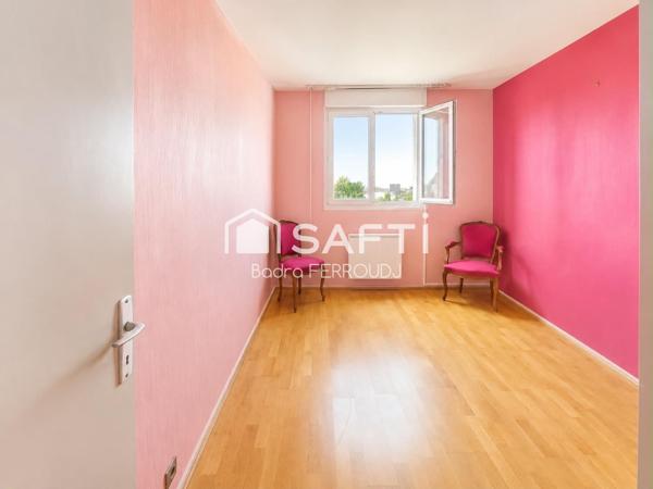 Coup de cœur – Grand 5 pièces avec balcon 9m2 sans vis-à-vis, box et cave, à proximité du métro Ligne 9.
