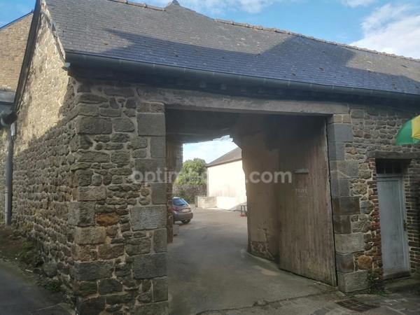 INVESTISSEURS A vendre ensemble d'Immeubles et maisons en pierre  à vendre  (35)
