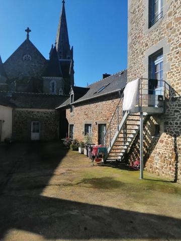 INVESTISSEURS A vendre ensemble d'Immeubles et maisons en pierre  à vendre  (35)