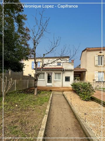 Exclusivité, Agen Nord, charmante maison de ville en pierre T3 de 63 m² entièrement rénovée, proche du canal et centre ville accessible à pied.