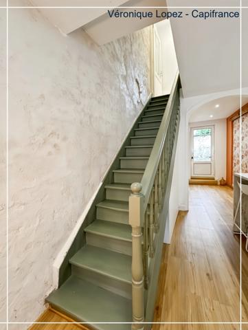 Exclusivité, Agen Nord, charmante maison de ville en pierre T3 de 63 m² entièrement rénovée, proche du canal et centre ville accessible à pied.