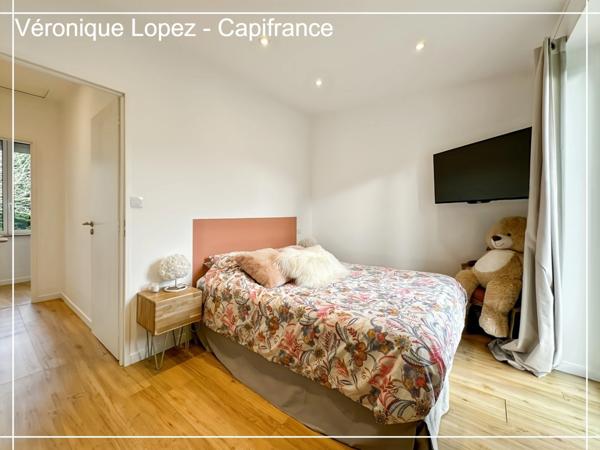 Exclusivité, Agen Nord, charmante maison de ville en pierre T3 de 63 m² entièrement rénovée, proche du canal et centre ville accessible à pied.