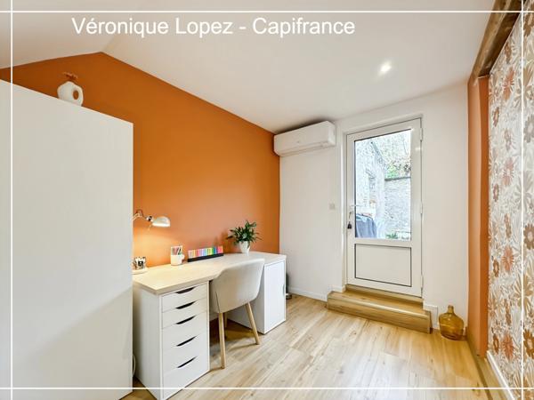 Exclusivité, Agen Nord, charmante maison de ville en pierre T3 de 63 m² entièrement rénovée, proche du canal et centre ville accessible à pied.