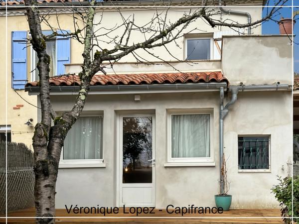 Exclusivité, Agen Nord, charmante maison de ville en pierre T3 de 63 m² entièrement rénovée, proche du canal et centre ville accessible à pied.