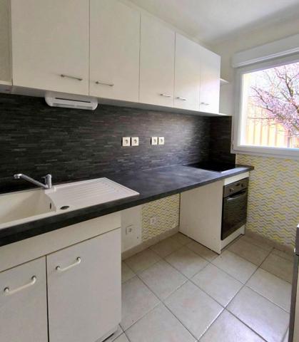 Charmante Maison  située sur les hauteurs de Trouville sur mer,composée de 3 Pieces dont 2 chambres,sur un terrain clos. fermé