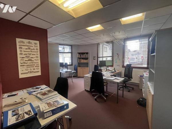COUTANCES centre ville, 367 m2 de bureaux en RDC