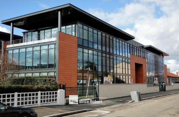 Bureaux à louer lumineux climatisés Lyon 8ème proche transports et services