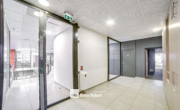 Bureaux à louer lumineux climatisés Lyon 8ème proche transports et services