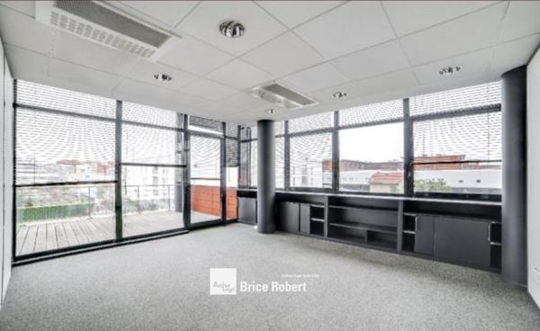 Bureaux à louer lumineux climatisés Lyon 8ème proche transports et services