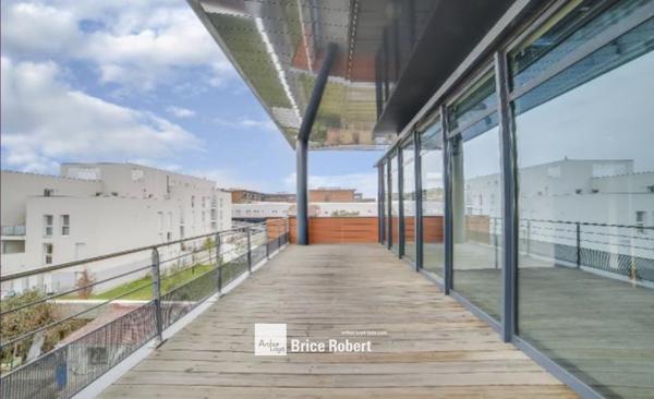 Bureaux à louer lumineux climatisés Lyon 8ème proche transports et services