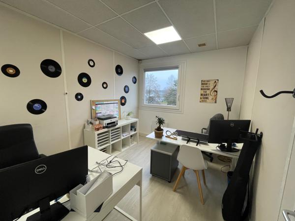 A LOUER BUREAUX 127 M2 COMPIEGNE - ZAC DE MERCIERES