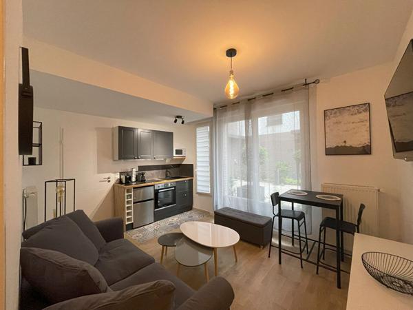 STUDIO MEUBLE 24m2 - RUEIL-MALMAISON 500m du COEUR DE VILLE - IMMEUBLE RECENT - ORIENTE SUD