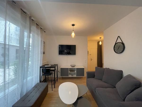 STUDIO MEUBLE 24m2 - RUEIL-MALMAISON 500m du COEUR DE VILLE - IMMEUBLE RECENT - ORIENTE SUD